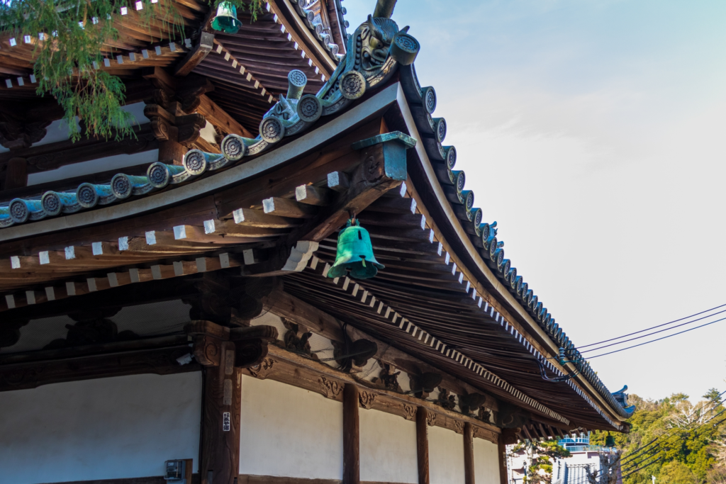 zen temple roof eaves traditional wooden brackets japanese architecture detail